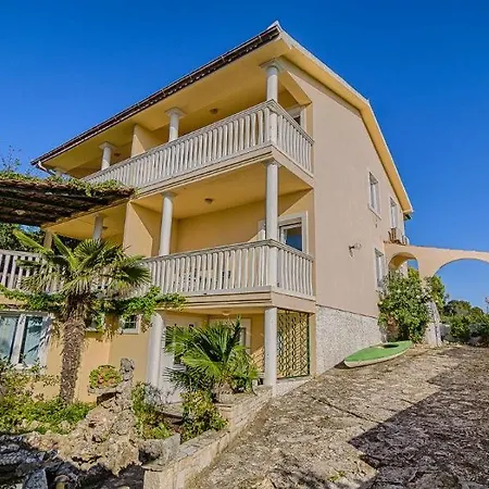 In With Terrace, Air Conditioning, Wi-fi *